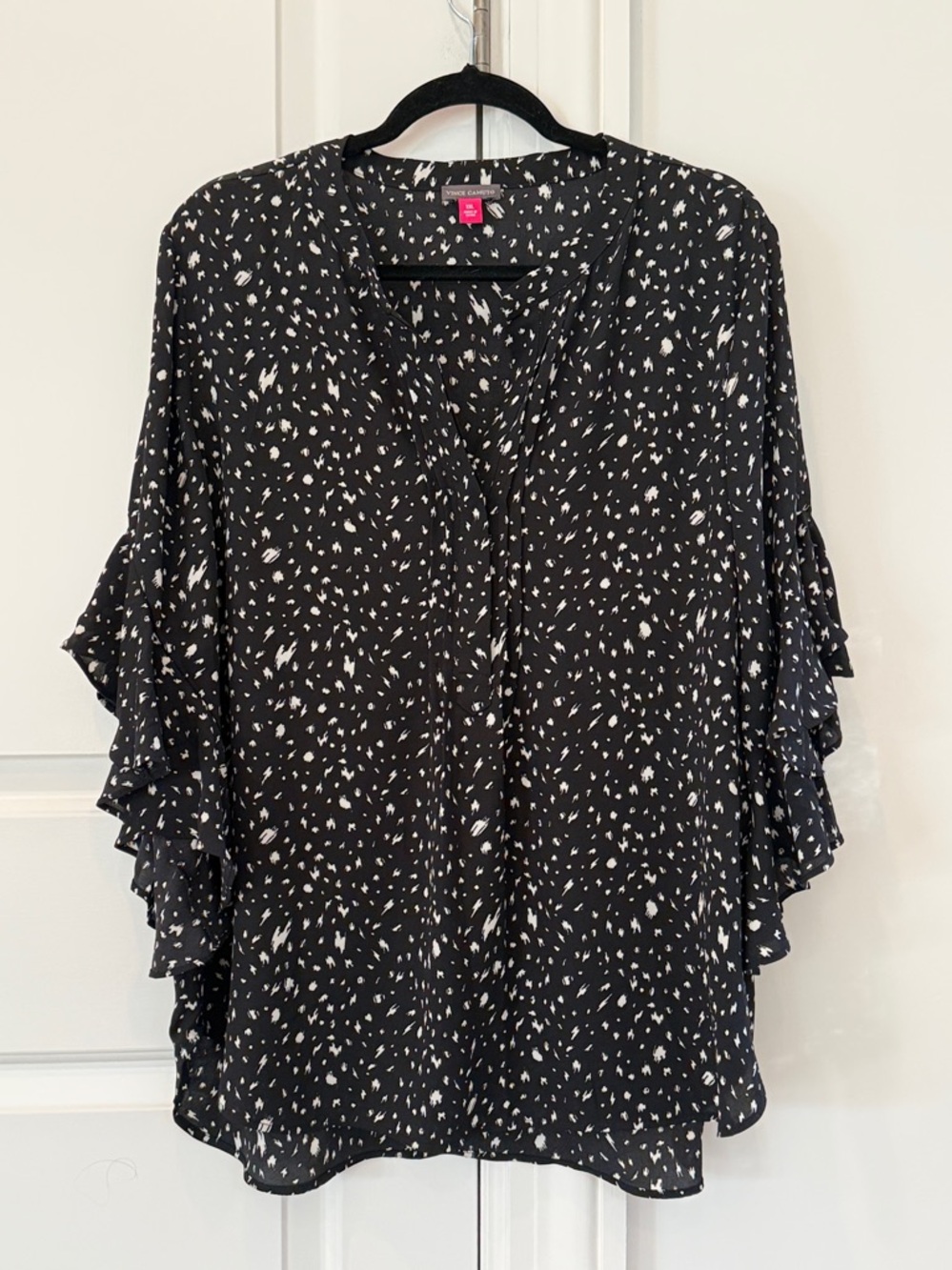 Vince Camuto Pintuck Detail Flutter Sleeve Rumple Blouse XXL Rich Black